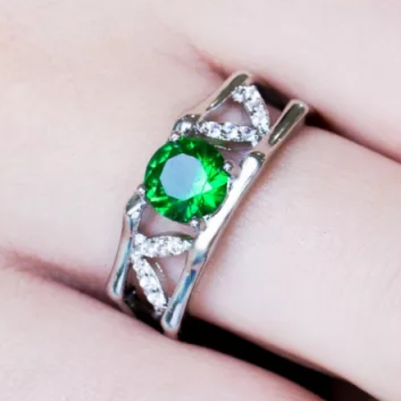 New 925 Silver Leaf Emerald Eternity Ring - Picture 2 of 5